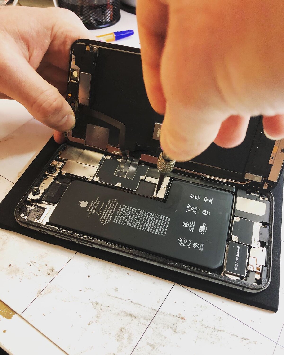 смартфон, сотовый телефон, замена акб iphone 6s, мобильный телефон, разобранный смартфон