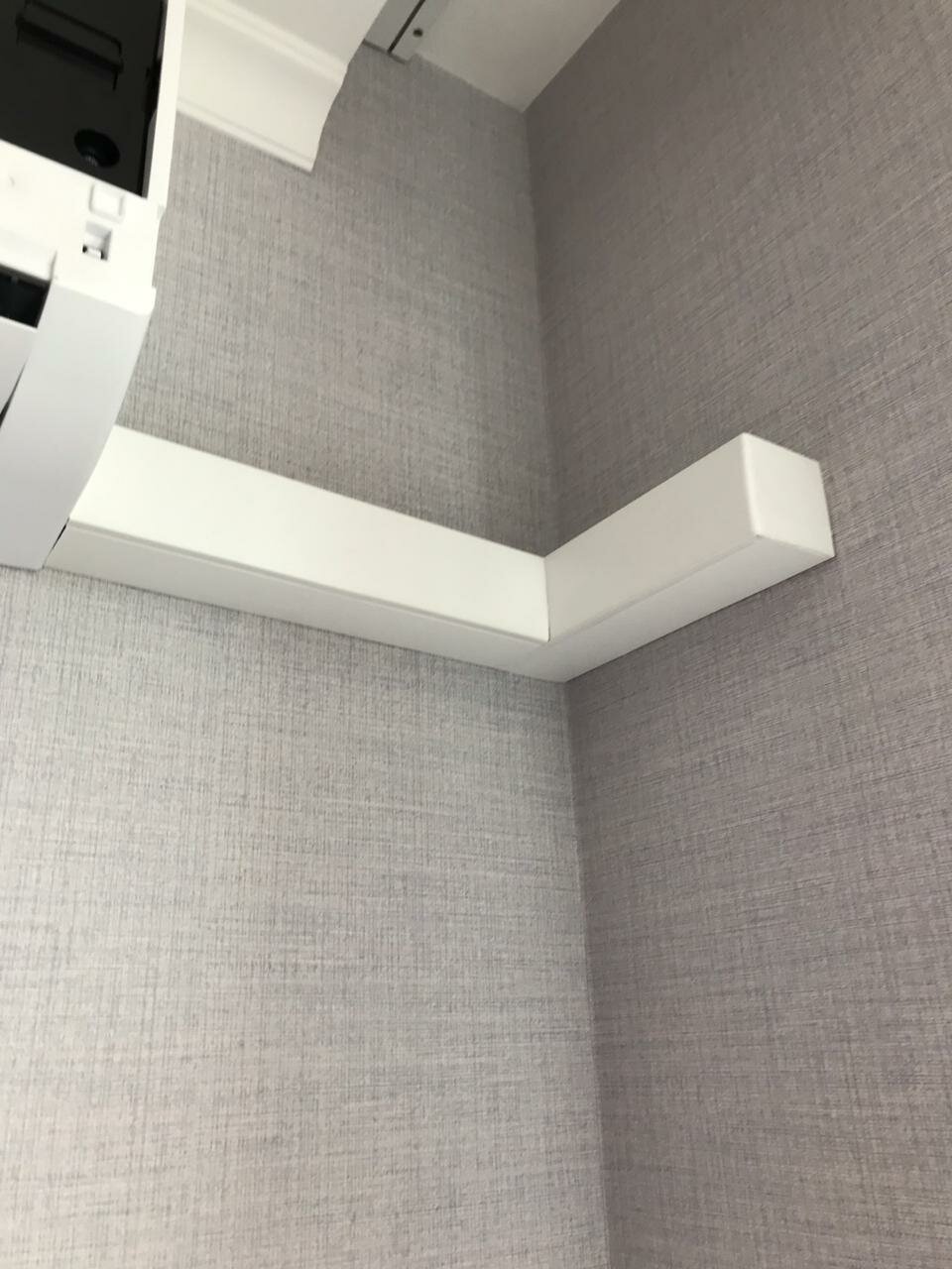 плинтус потолочный cosca k1 50х50х2000мм белый гладкий экополимер, карниз для скрытого освещения, карниз из полиуретана с подсветкой c351, светодиодные светильники, карниз orac decor c358 rail