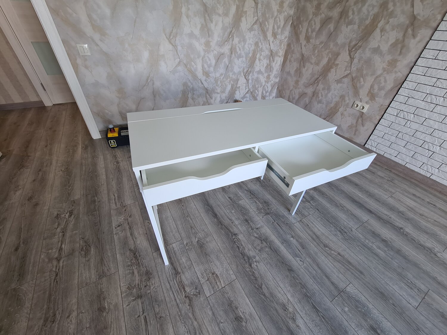 стол для дома, стол письменный микке 603.739.21 ikea белый, письменные столы, письменный стол микке 142х50 дуб, столы