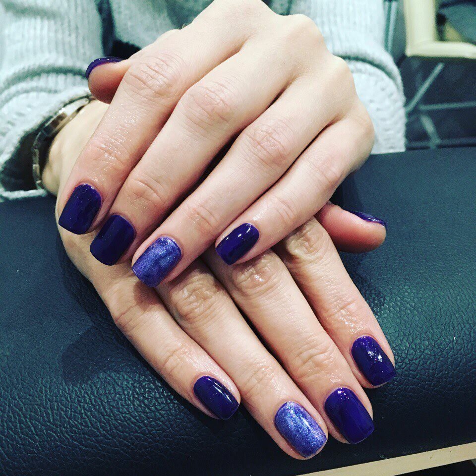 комбинированный маникюр с покрытием, маникюр с покрытием гель лаком, синий шеллак, маникюр гель лаком, маникюр черничный