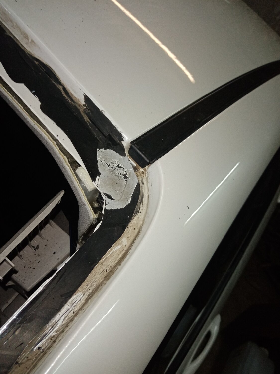 автомобиль, авто, пороги автомобиля, ржавая рамка лобового стекла ваз 2110, кузовной ремонт