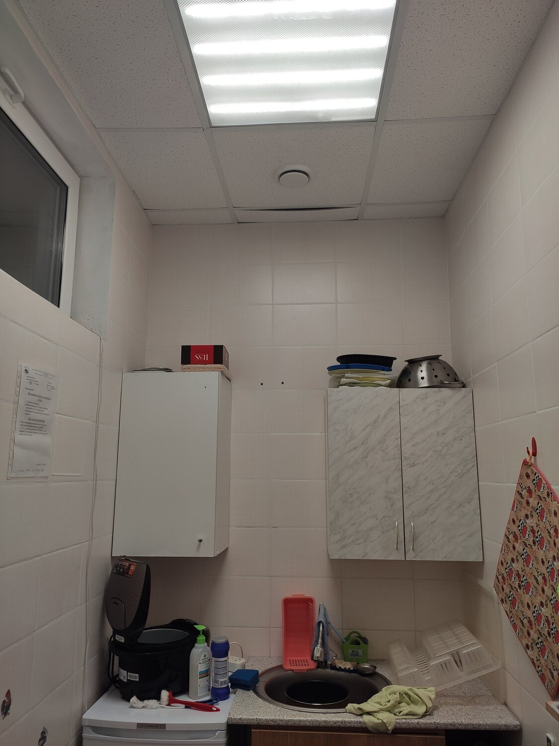 помещение, санузел, квартира, натяжной потолок в санузле, потолок в санузле