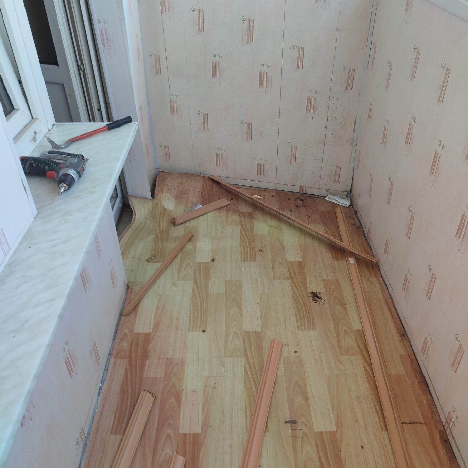 пол, паркетный пол в хрущевке, пол на балконе, паркет, пол из фанеры в квартире