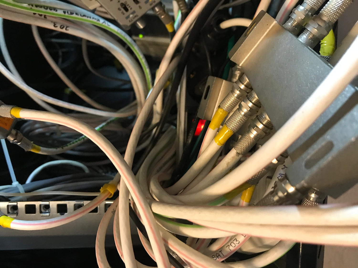 телекоммуникационное оборудование, провода, кабель, cable, техника электросетей