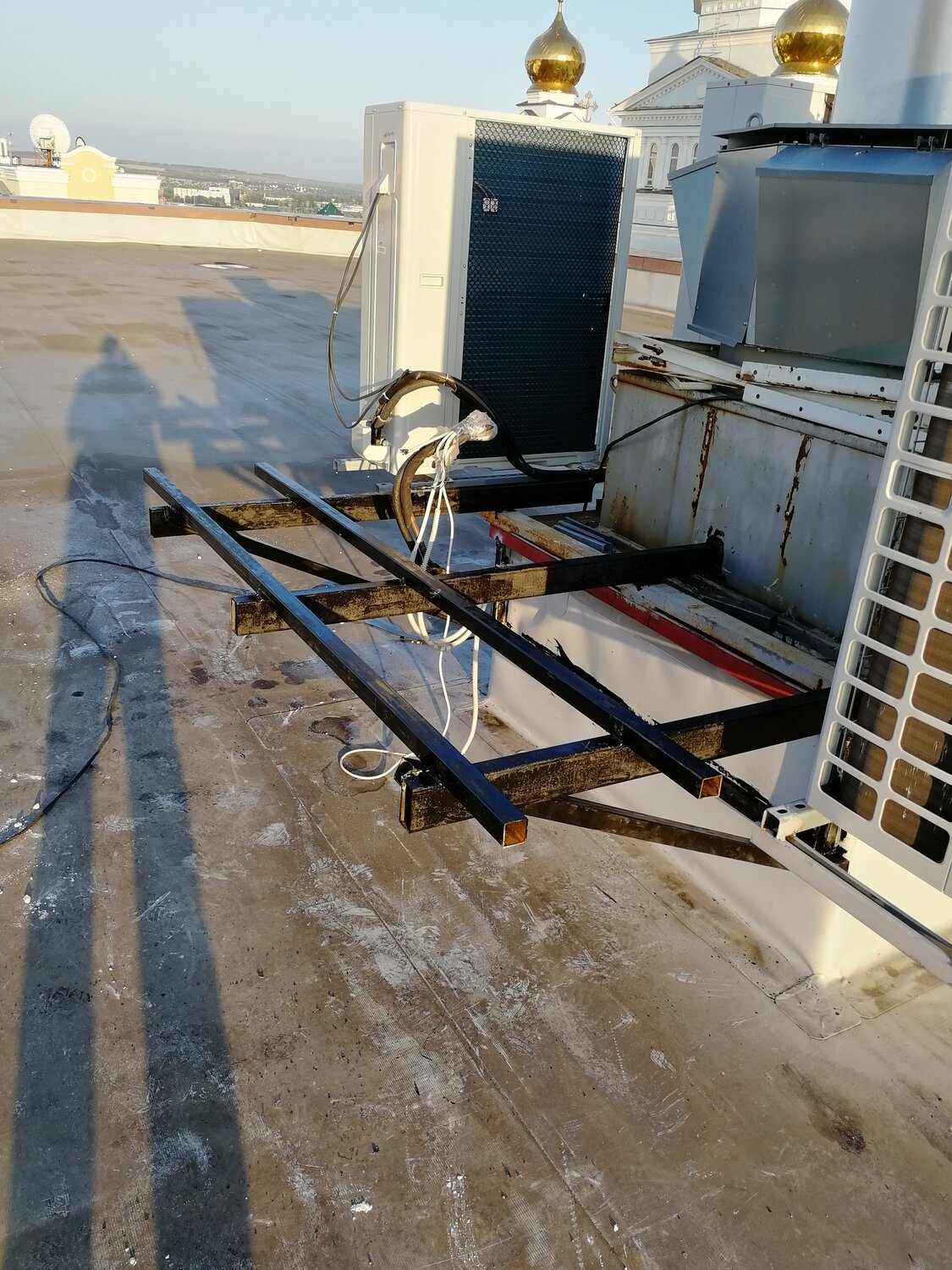 рама на кровле контейнера, оборудование, техника, спецтехника, кондиционирование с рефнетами