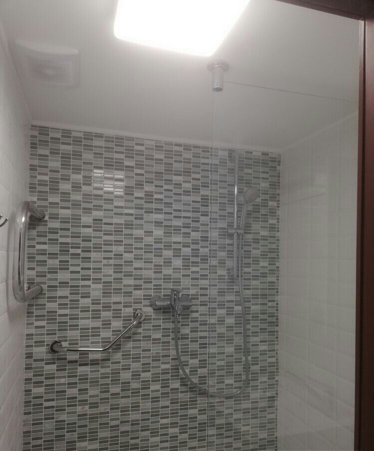 панели в ванную комнату под мозаику, ванная комната, мозаика chakmaks 23 ostia, душевая кабина iz plitki, влагостойкая краска или плитка для душевой