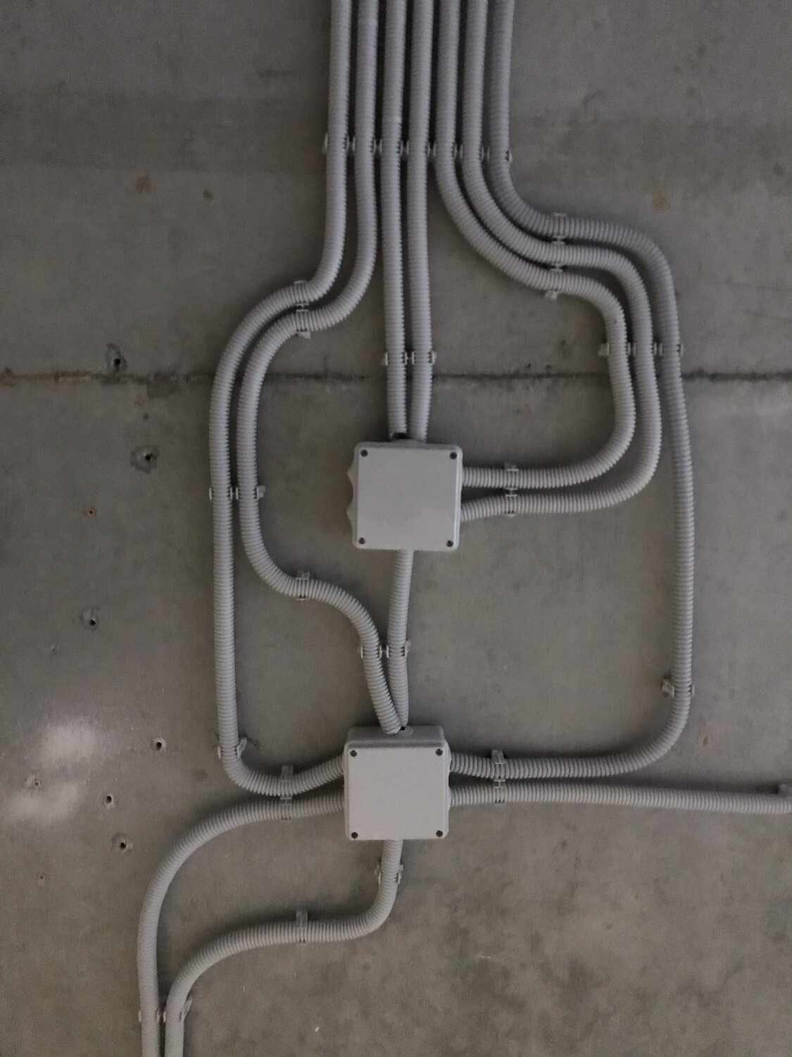 электромонтаж, электромонтаж 85, электромонтажные работы, современная электрика, трубы для прокладки электропроводки ip66