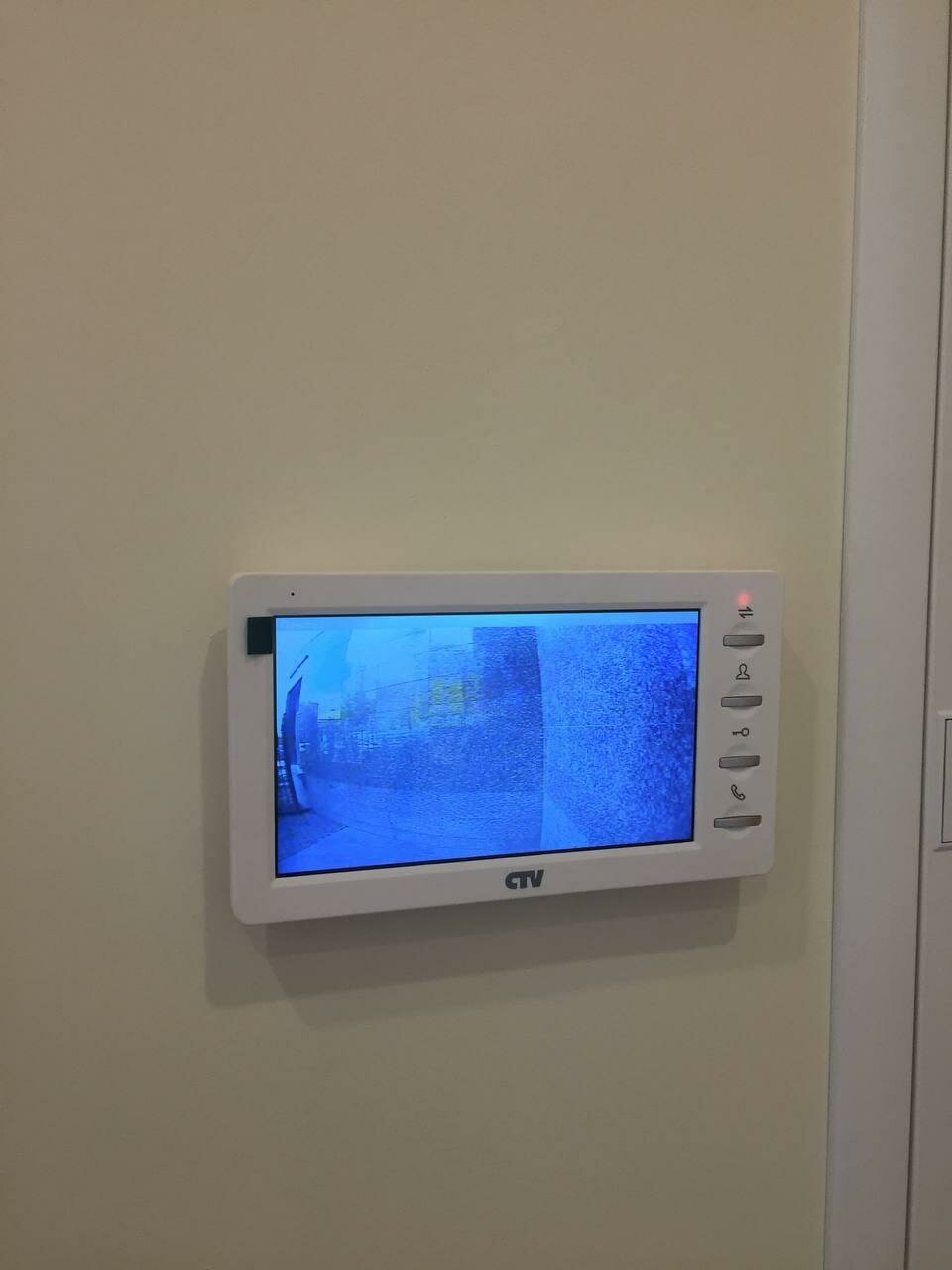 видеодомофон ctv-dp1704md, установленный видеодомофон тантос, домофон (переговорное устройство) tantos lea белый (дверная станция), ctv-m1701md, видеодомофон сенсорный