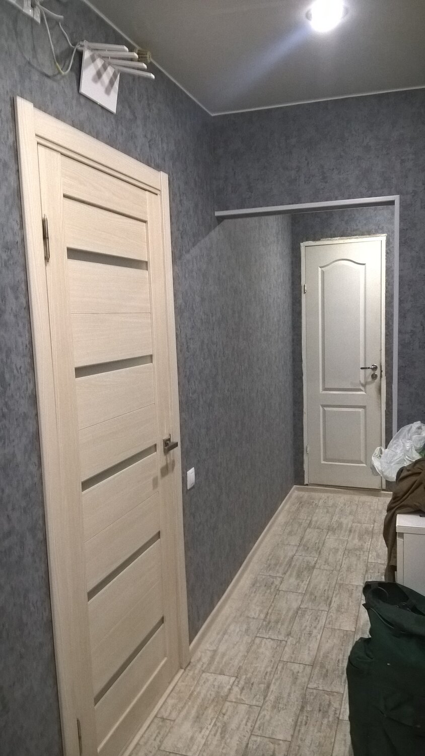 квартира, отделка коридора в хрущевке, коридор, 3-х комнатные квартиры в лениногорске, серый кирпич в коридоре