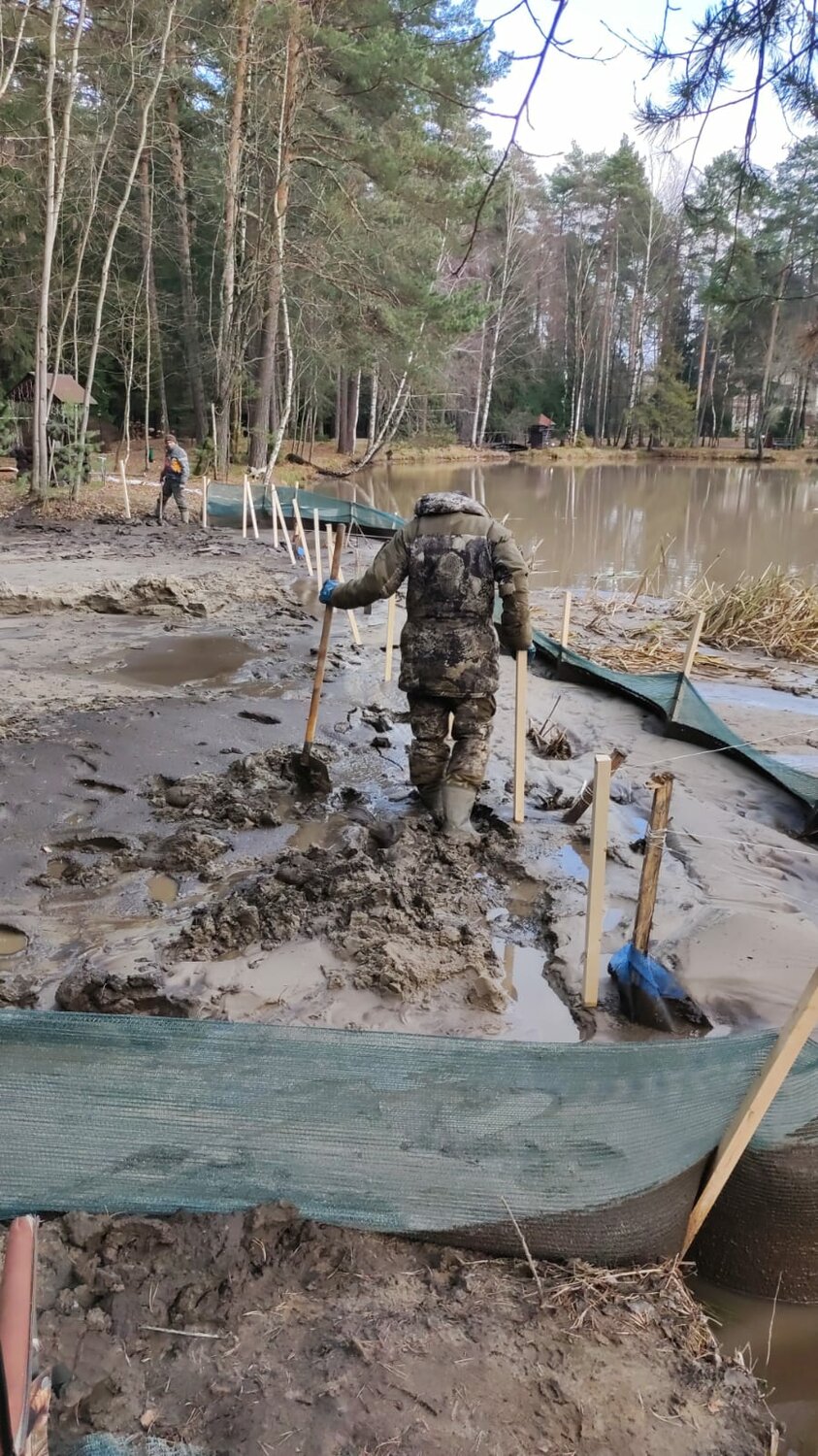 добыча янтаря на украине, синявские болота, поисковики в болоте, ил болото, добыча янтаря