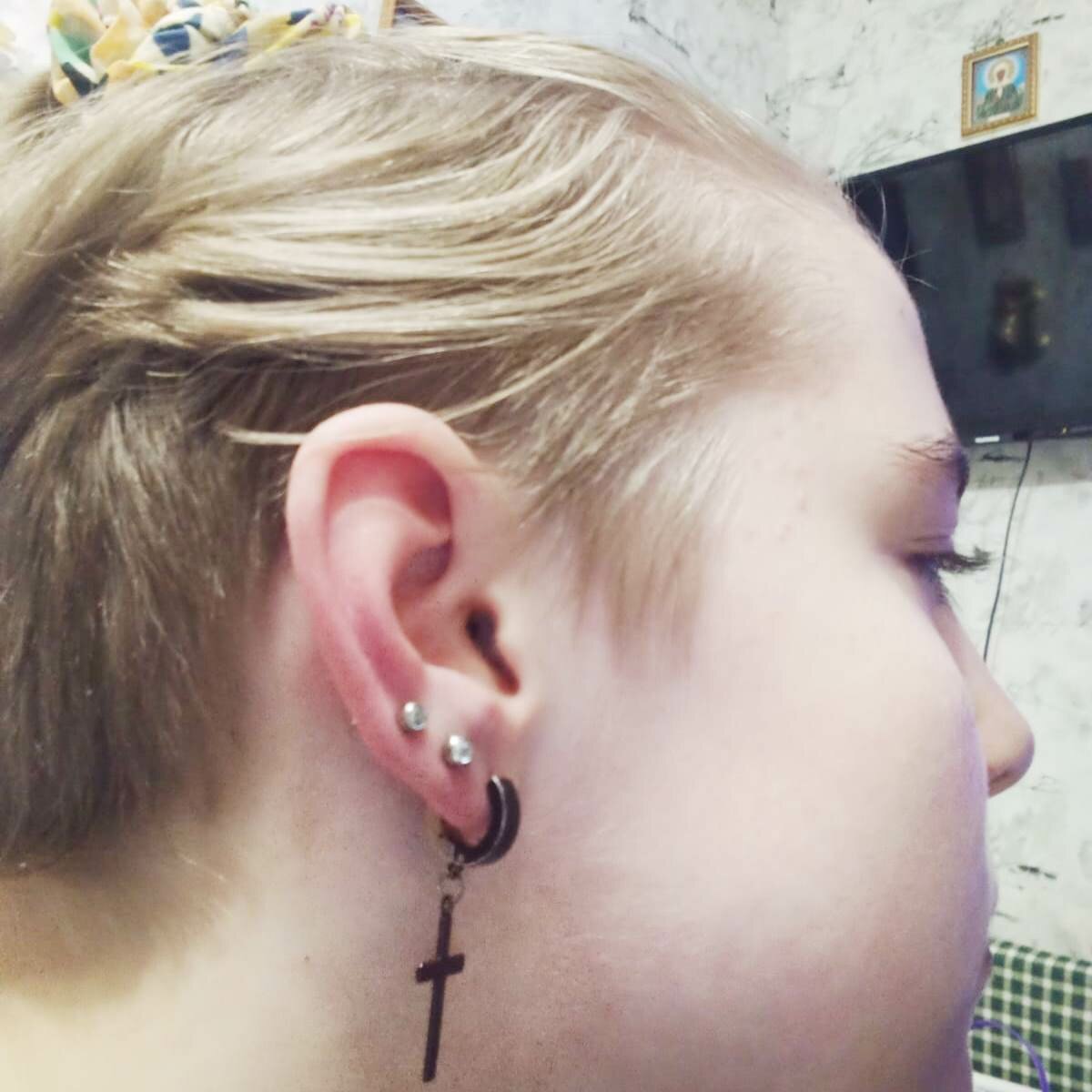 пирсинг уха, пирсинг хрящ daith, горизонтальный пирсинг мочки, дабл хеликс пирсинг, прокол хряща хеликс
