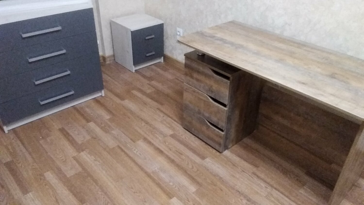 стол с тумбой, письменный стол с тумбой, стол письменный, стол тумбочка, столы