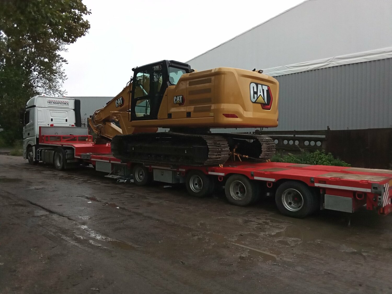 низкорамный трал, трал низкорамный 16м, caterpillar на трале, перевозка спецтехники, перевозка негабарита