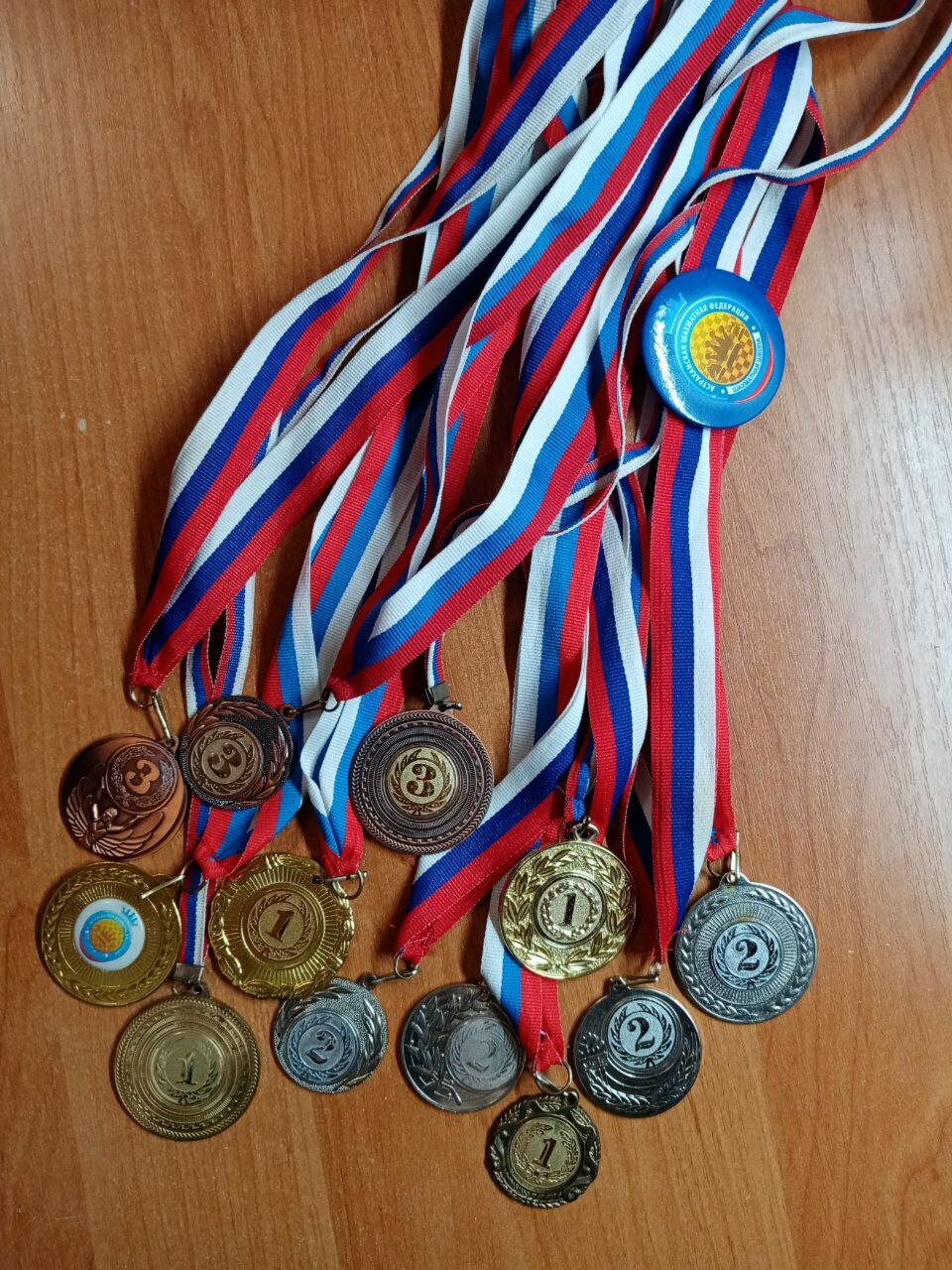 спортивные медали, медали спорт, медали по спорту, много медалей, медали разные за спорт