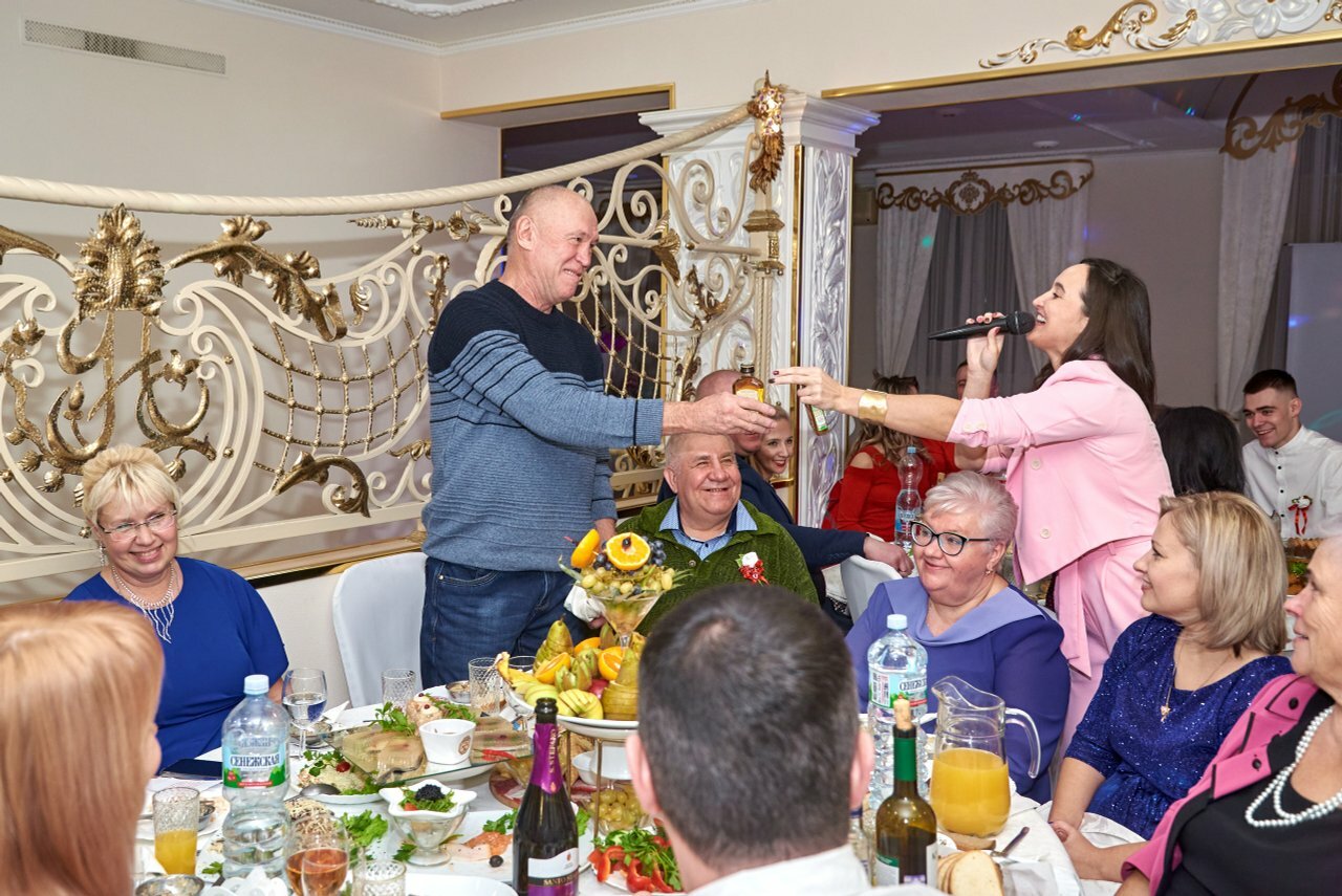 корпоратив в ресторане, ведущий на свадьбу, тамада на свадьбу, банкет, человек
