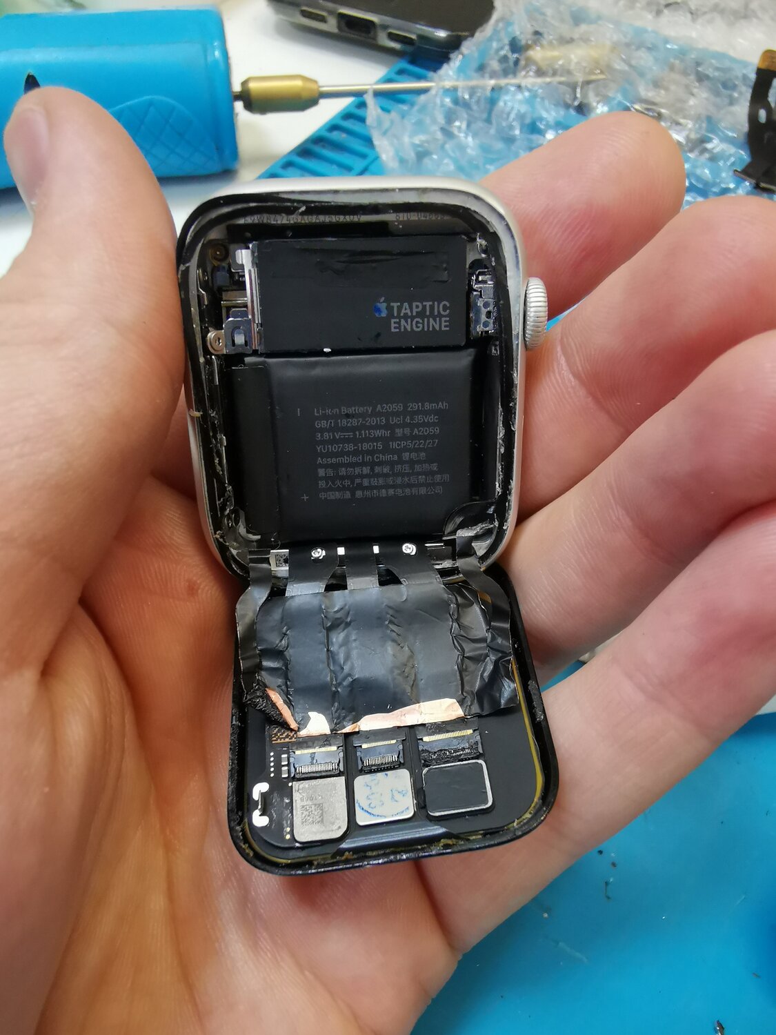 apple watch, taptic engine apple watch 2, taptic engine series 0 и series 1, вздувшиеся apple watch, apple watch series