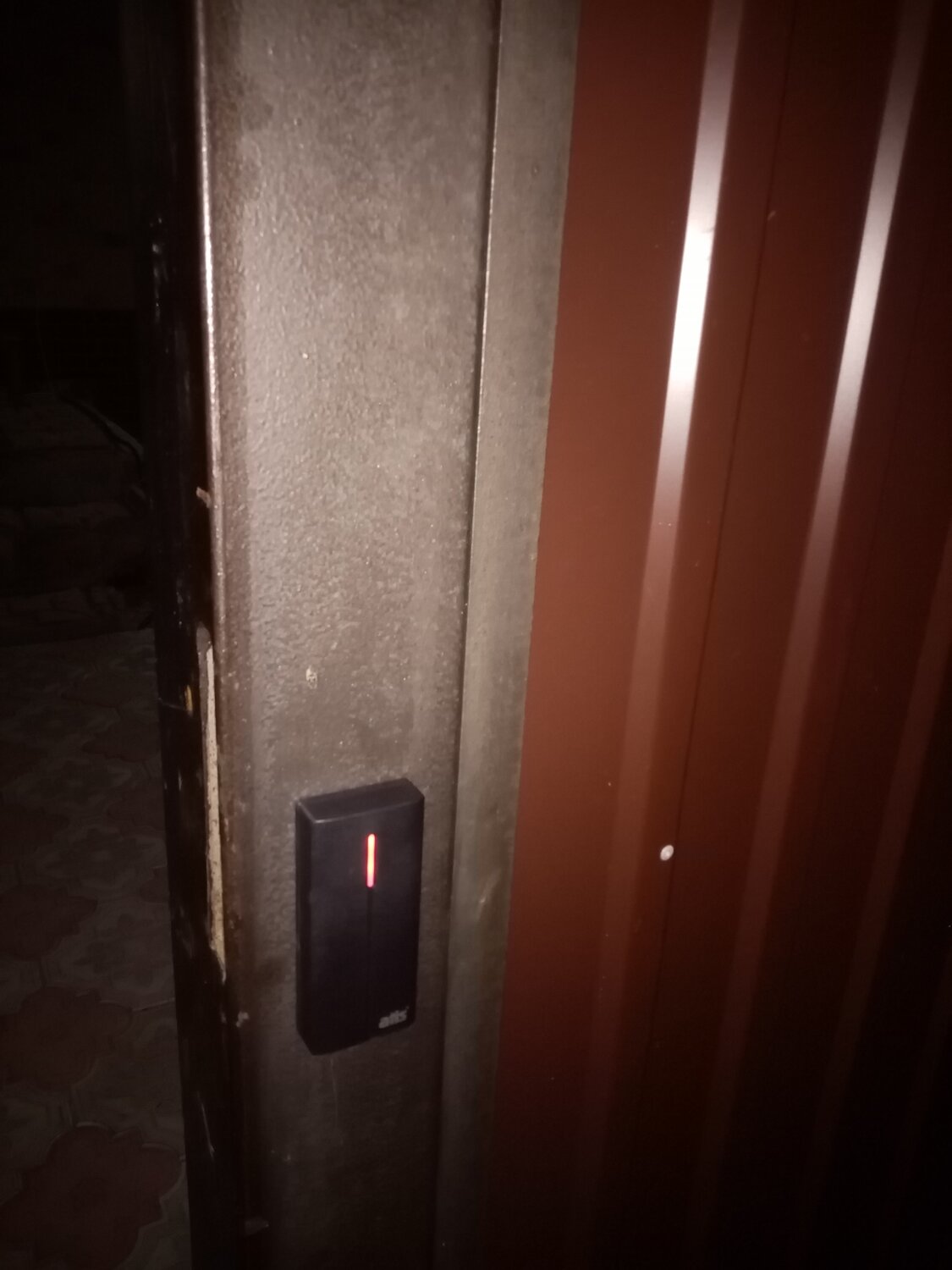 дверной замок, замок кале в двери, дверь, замок для двери, входные железные двери