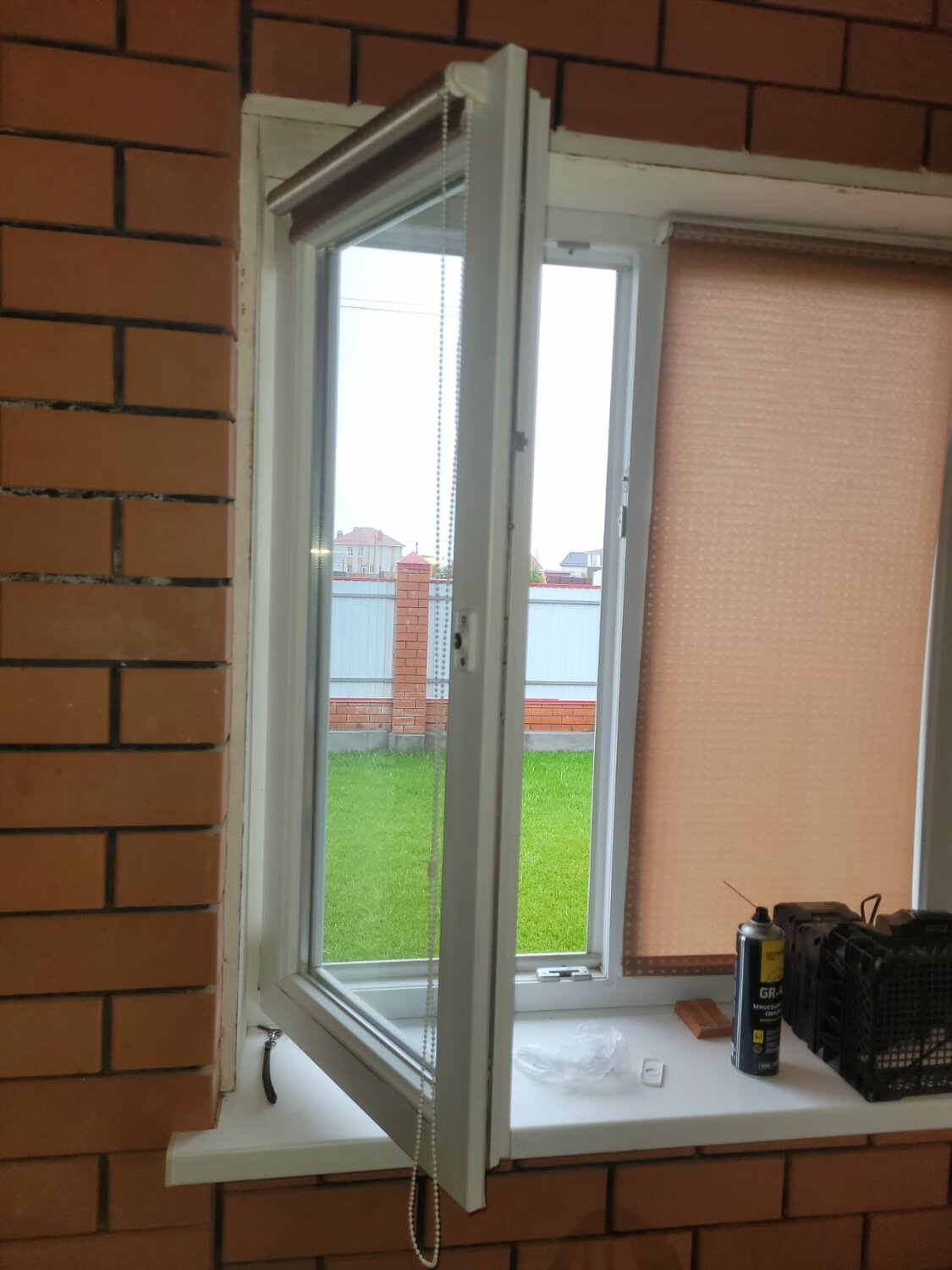 Установить дверной доводчик