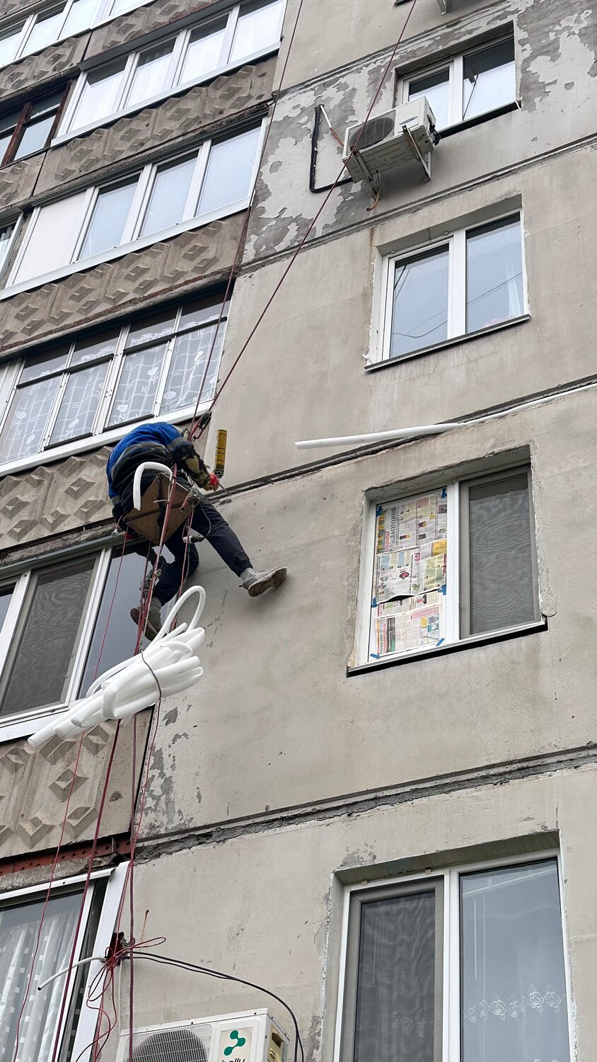 герметизация швов в панельном доме луга, герметизация межпанельных швов, ремонт фасада, межпанельные швы, межпанельные швы академика павлова