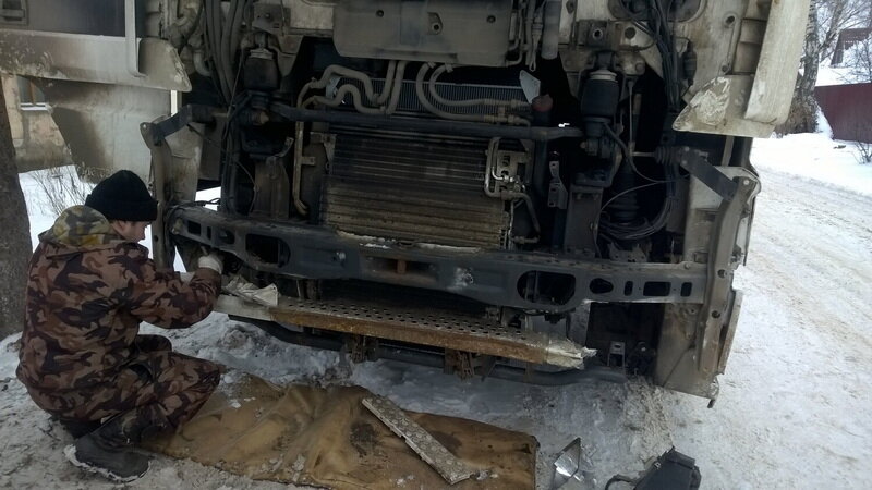 поломка грузового автомобиля, грузовой автомобиль, спецтехника, чистка радиатора кондиционера тигуан 2012 года, грузовая