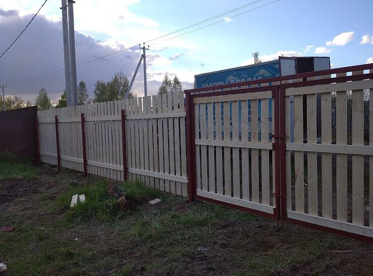 Строительство деревянного забора
