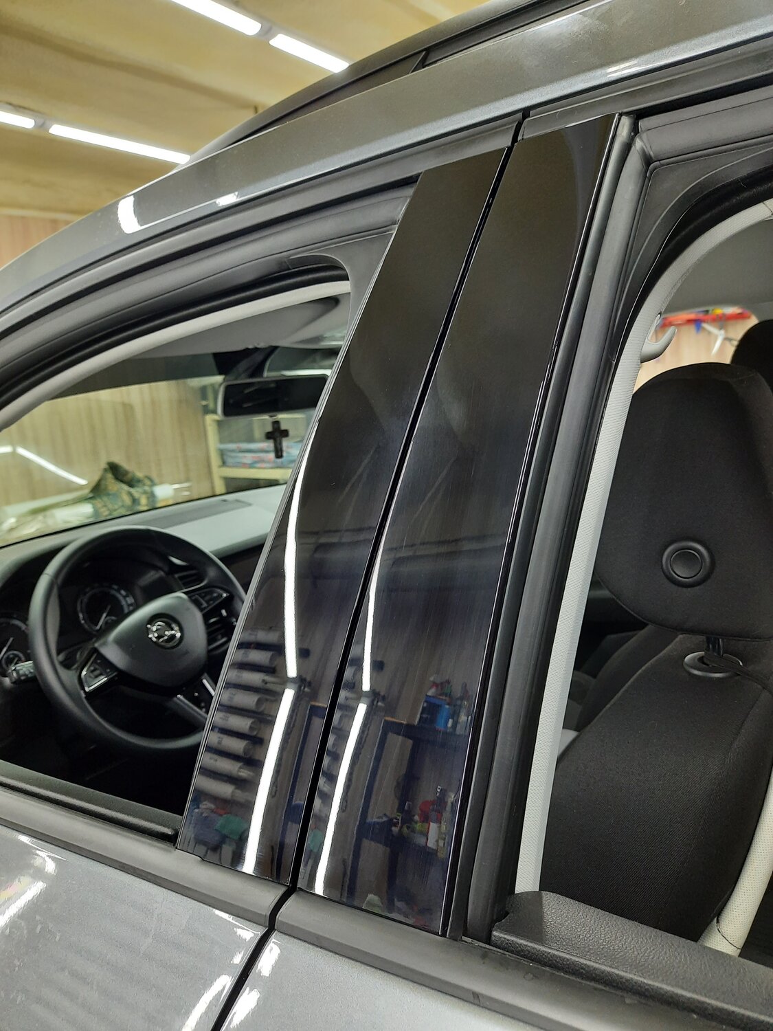 автомобиль, авто, mazda cx 5 carbon, пленка центральных стоек на двери пежо 408, пленка на стойки дверей мазда 3 бк