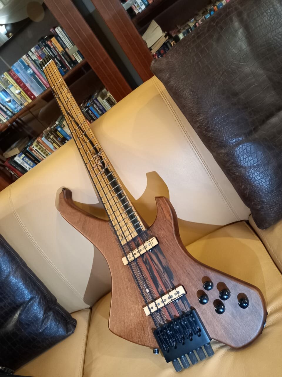 бас-гитара, бас-гитара ibanez btb675, бас-гитара ibanez btb675 natural flat, бас гитара sadowsky, электрогитара