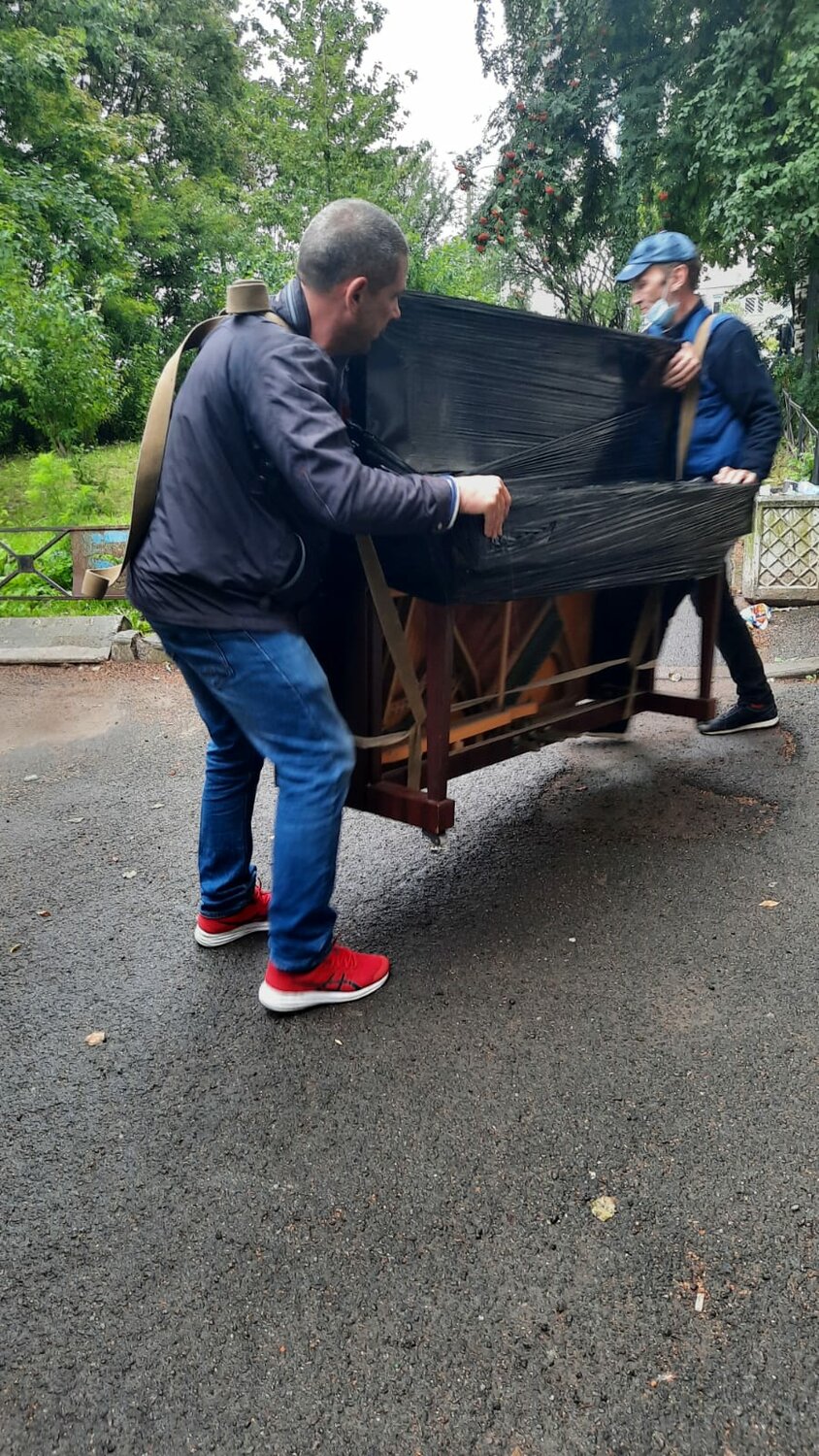 грузчики пианино, грузчики спб, погрузка пианино, красивые вещи с мусорки пианино, утилизация пианино на костерке