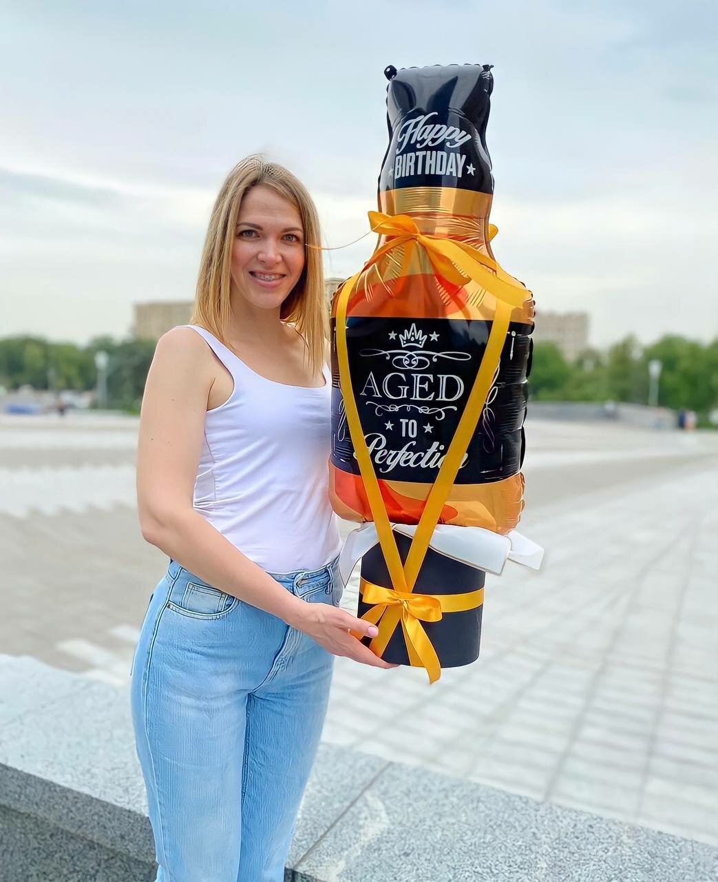 человек, люди, стиль, фольгированная бутылка виски, мужской букет