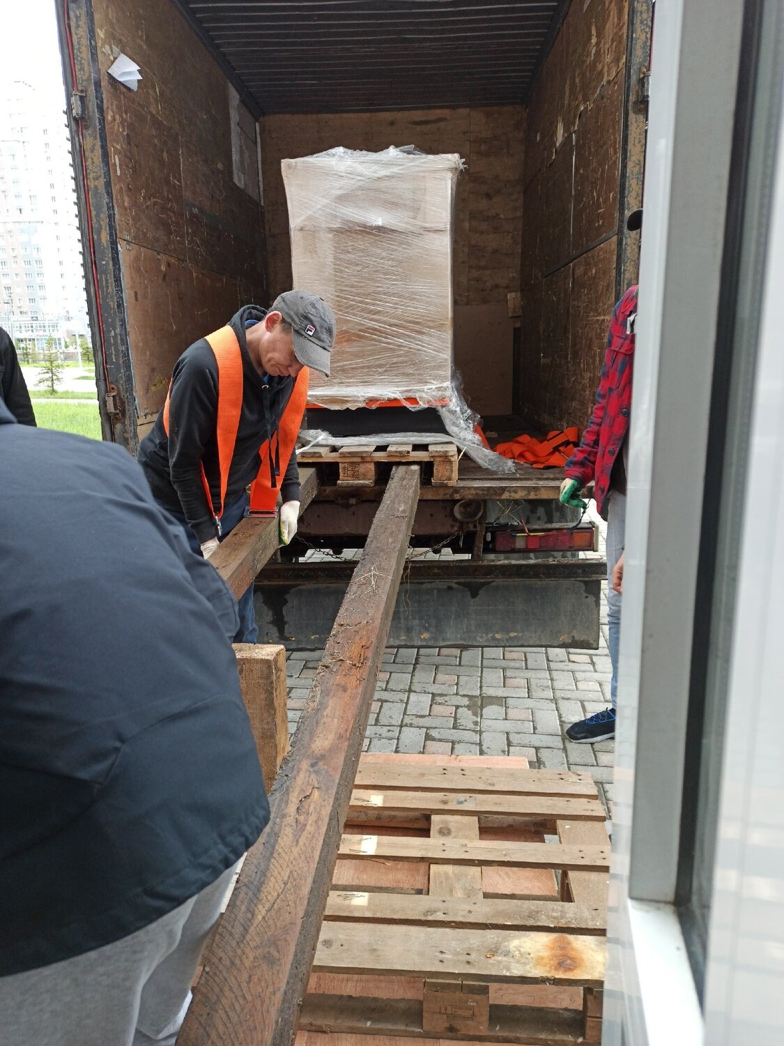 грузчик, разгрузка грузового автотранспорта, строительный, строительство или ремонт, буровое оборудование