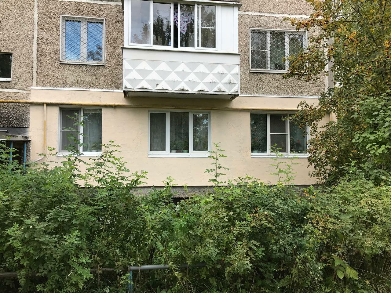 балкон, расширенный балкон, лоджия с улицы, лоджия, застекленный балкон с пожарной лестницей