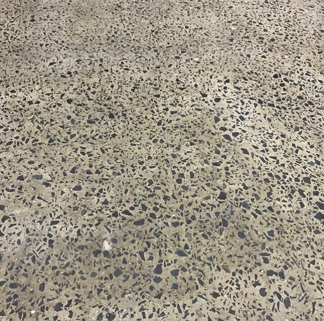 Обеспыливание бетонного пола