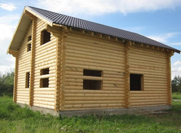 Сруб из оцилиндрованного бревна