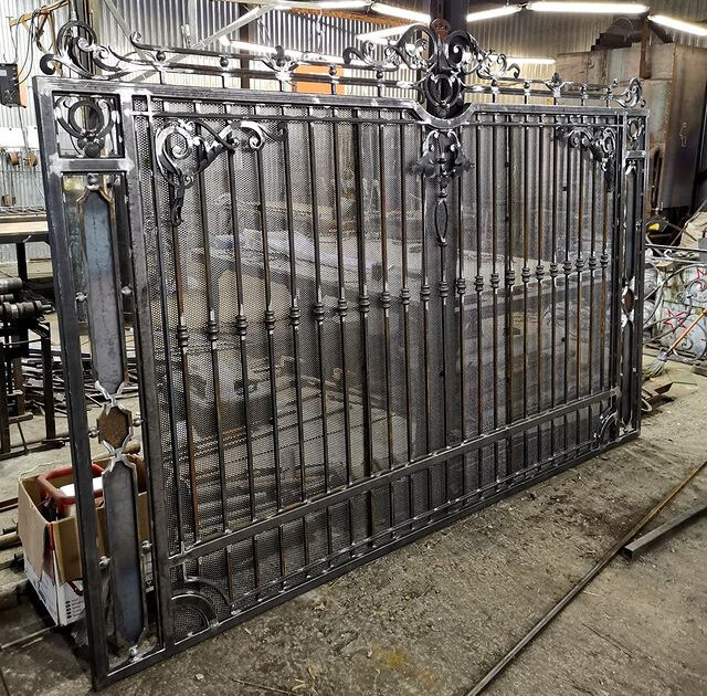 Изготовление кованых заборов