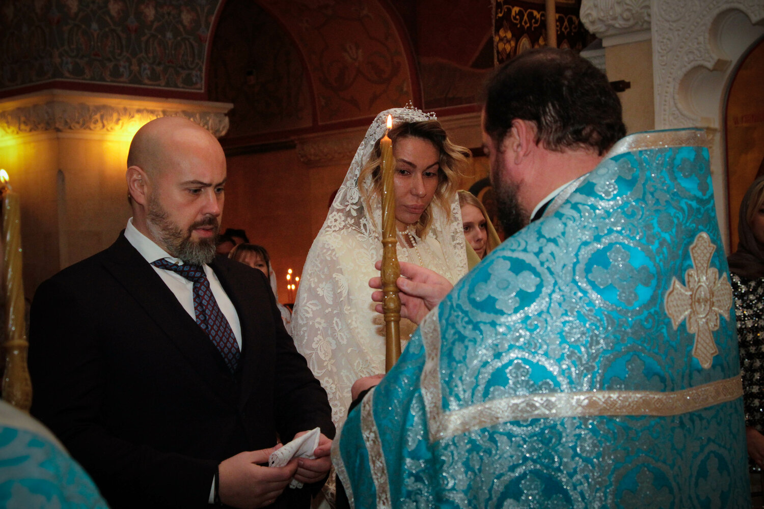 венчание, таинство венчания, венчание семьи, венчание батюшка, образ на венчание