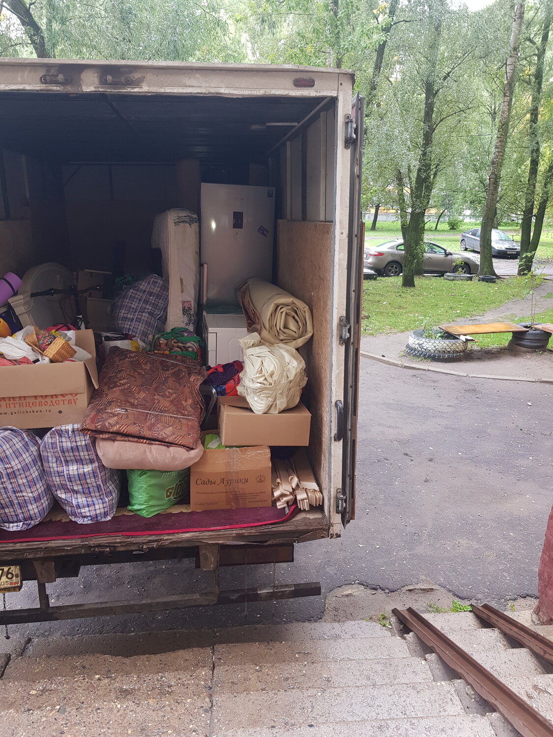 вывоз мусора с грузчиками контейнер, фургон 30 м3 под вывоз мусора и старой мебели, вывоз крупного мусора из квартиры, дачный переезд дома, вывоз мусора