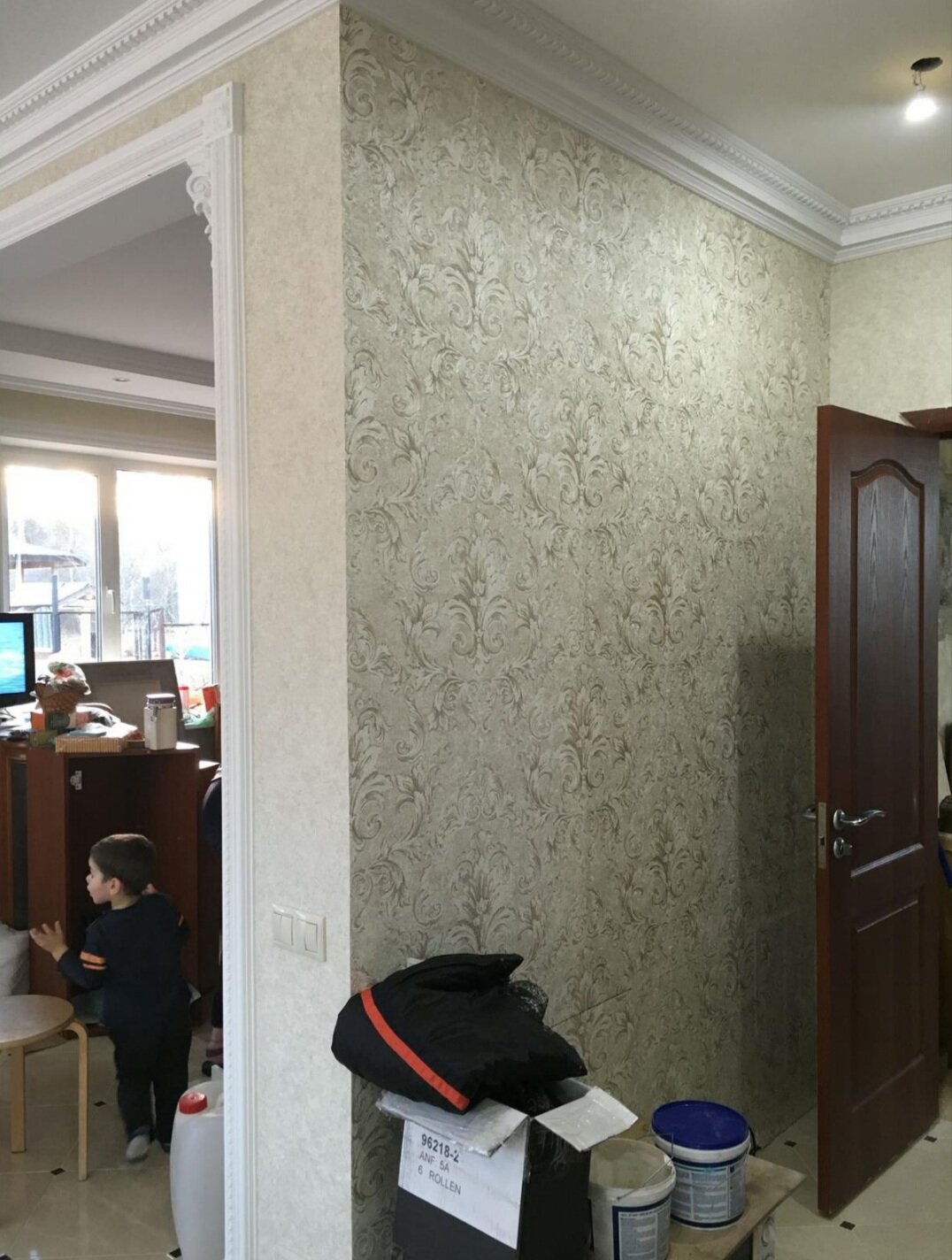 декоративная штукатурка в прихожей, декоративная штукатурка в коридоре, короед декоративная штукатурка в квартире, декоративная штукатурка для внутренней отделки в доме, узоры декоративной штукатурки для коридора