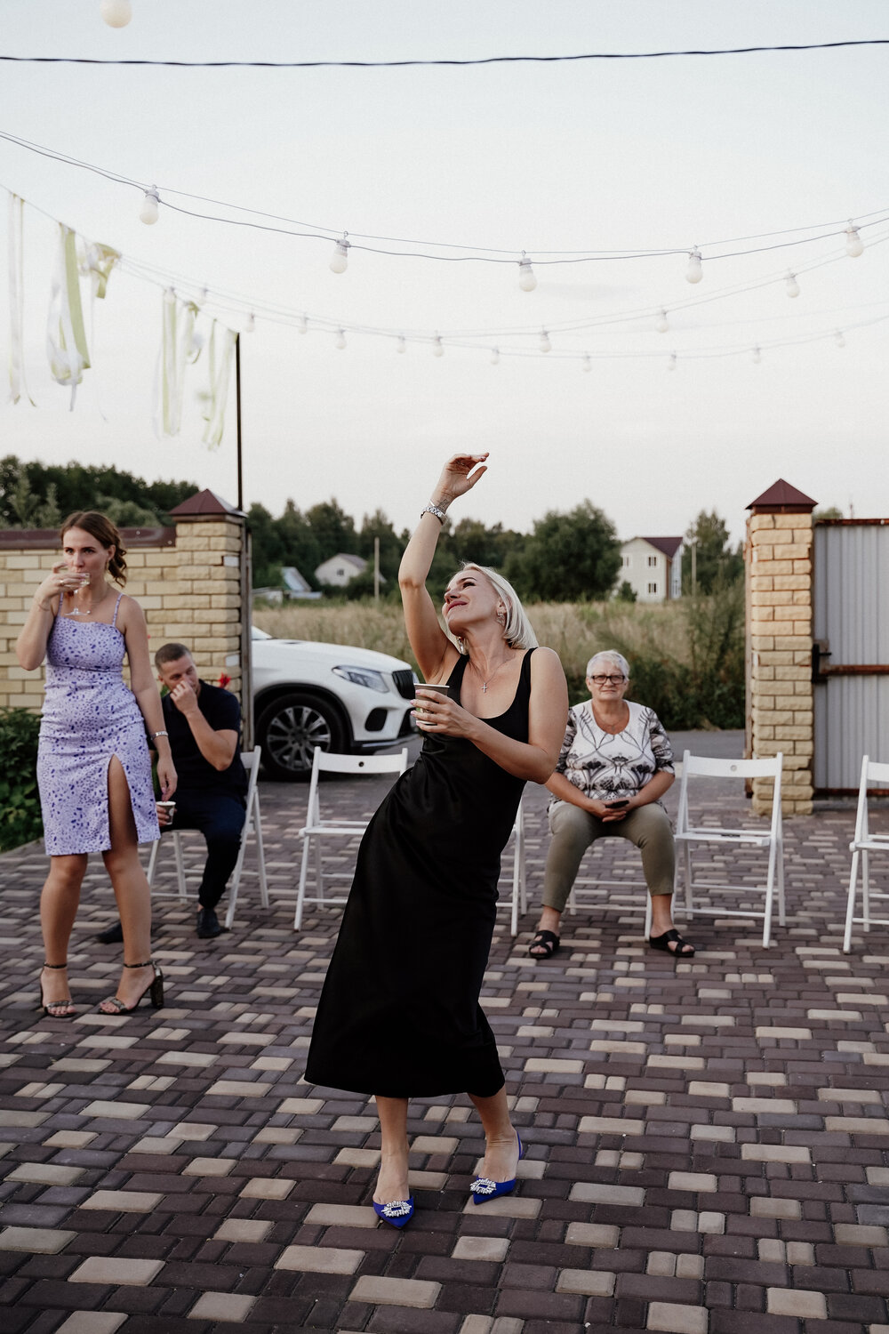 человек, свадьба, танцы на улице, ведущий на свадьбу, свадьба в москве