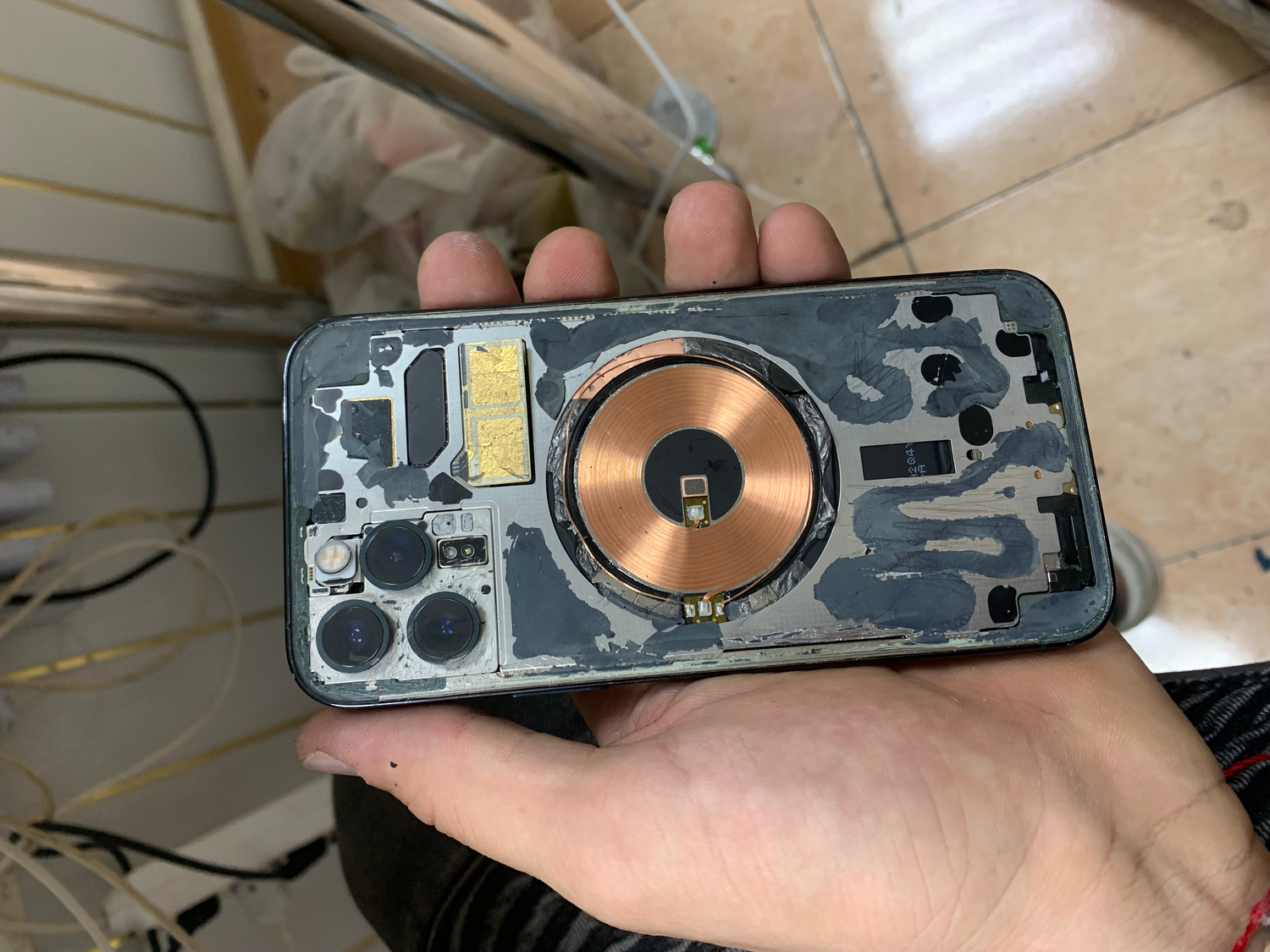 iphone 12 pro max разобрали, iphone 12 pro max teardown neon, ремонт смартфонов, корпус iphone 12 pro max, ремонт айфонов