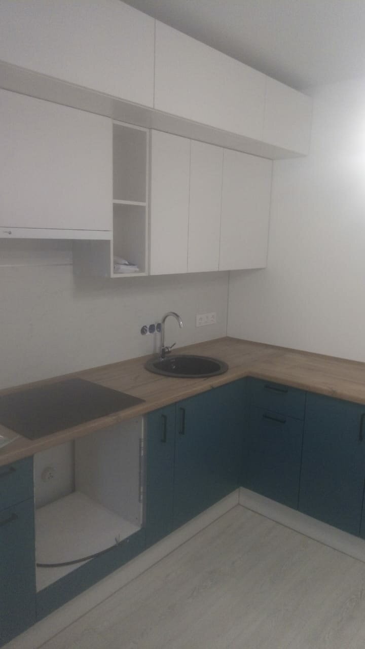 кухонный гарнитур, маленькая угловая кухня с барной стойкой, кухня в квартире, кухня, мдф кухня