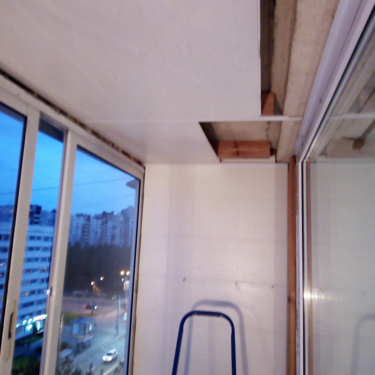 отделка потолка на балконе, отделка балконов и лоджий, лоджия, обшивка балкона, балкон