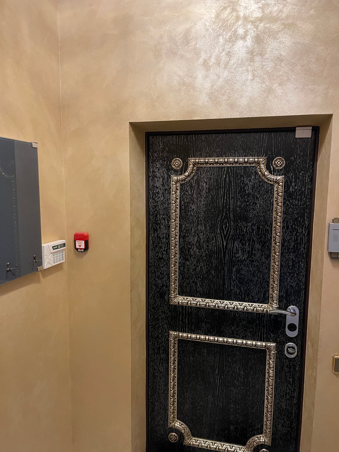 Услуги охраны людей и объектов в Москве: 120 охранников со средним ...