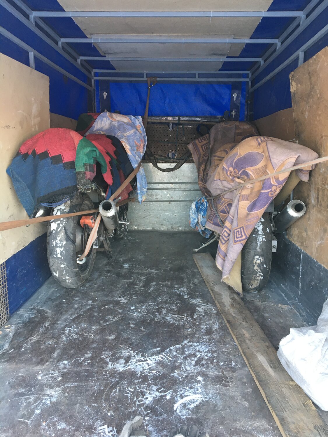 перевозка мотоцикла, прицеп для снегохода, фургон мотоэвакуатор, грузовой отсек соболь 4х4, прицеп на авто