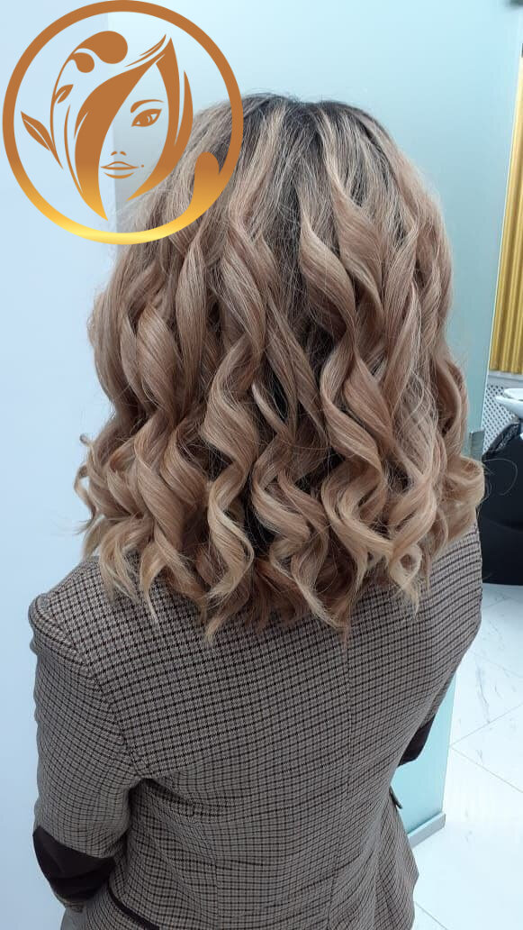 локоны для себя, модное окрашивание на длинные кудрявые волосы, цвет волос, легкие локоны снизу, окрашивание волос