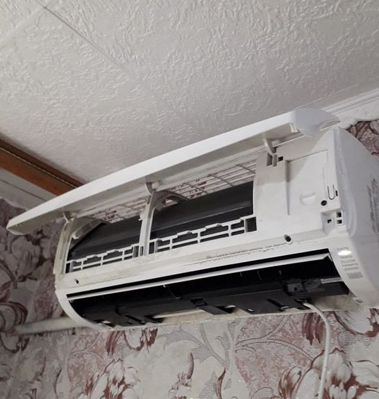 кондиционер, защёлки внутреннего блока сплитсистемы lessar, датчик воздуха внутреннего блока сплит система, демонтаж внутреннего блока сплит системы lessar, разобрать внутренний блок сплит системы мидеа