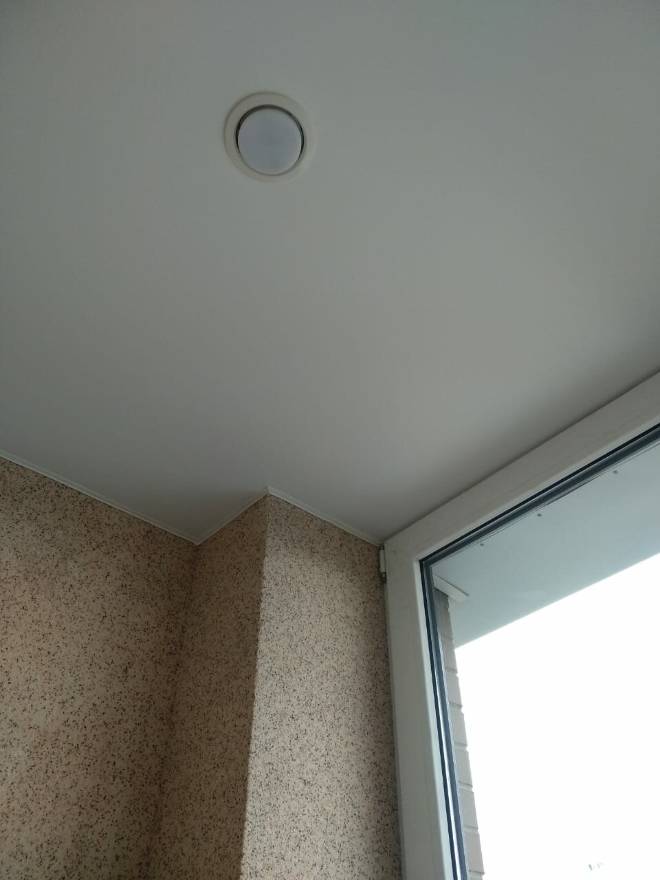 потолок, натяжной потолок, натяжной потолок матовый, на балконе, натяжной потолок серый матовый