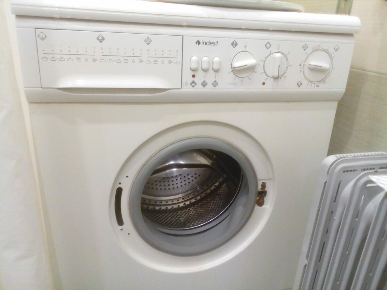 indesit, бытовая техника, стиральная машина indesit с сушкой 2296, стиральная машинка индезит итальянская машинка 2001, техника