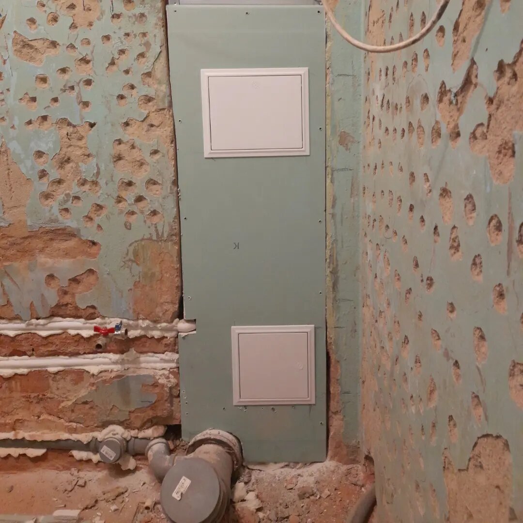 санузел ободранный стены, туалет в панельном доме, отделка туалета в панельном доме, санузел ремонт, туалет