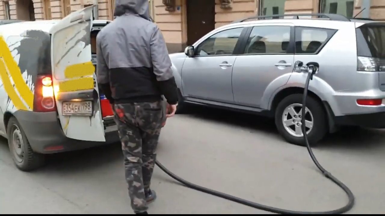 Экстренная доставка топлива в дороге