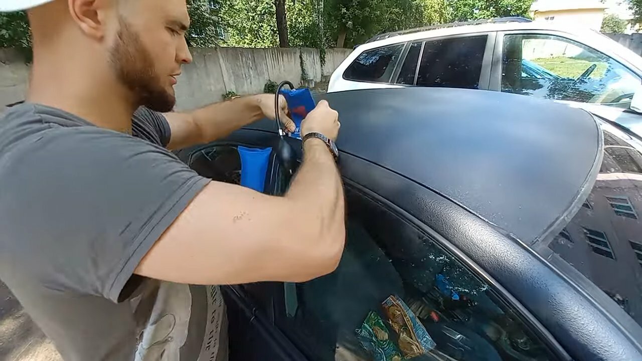Вскрытие салона автомобиля